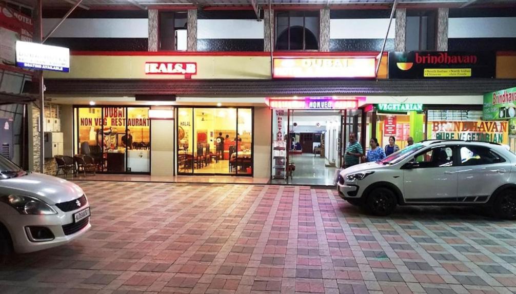 Dubai Hotel & Restaurant クマラコム エクステリア 写真